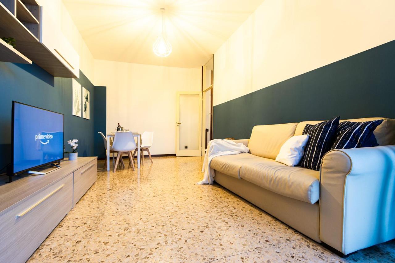 Blue Wave Apartment Arona - Lago Maggiore Kültér fotó
