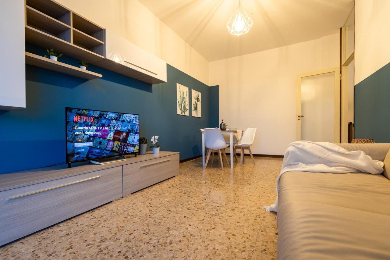 Blue Wave Apartment Arona - Lago Maggiore Kültér fotó
